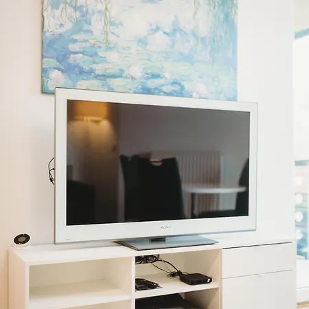 Peaceful Little Retreat, Spacious Free Garage Park *