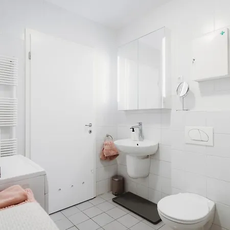 Peaceful Little Retreat, Spacious Free Garage Park * Liubliana