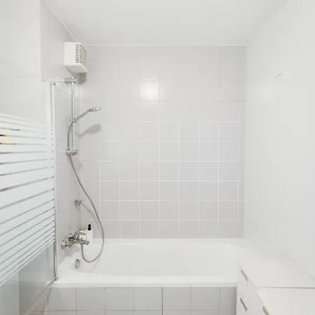 Peaceful Little Retreat, Spacious Free Garage Park Laibach