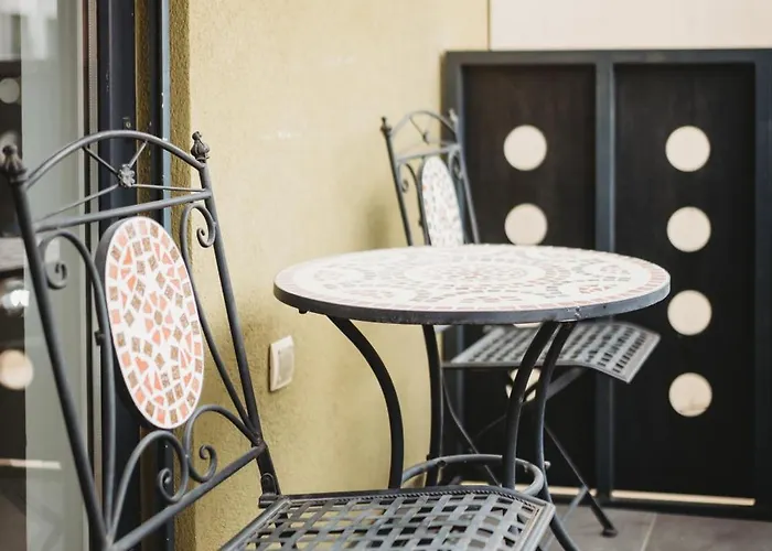 Daire Peaceful Little Retreat, Spacious Free Garage Park Ljubljana