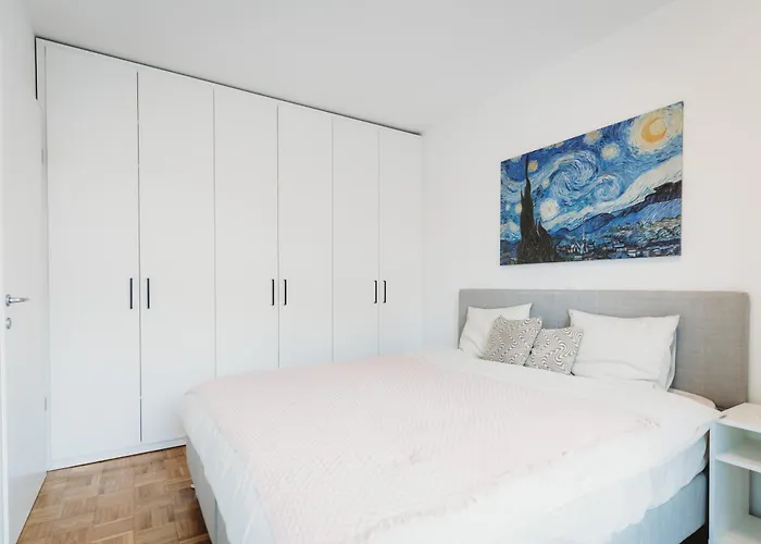 Daire Peaceful Little Retreat, Spacious Free Garage Park