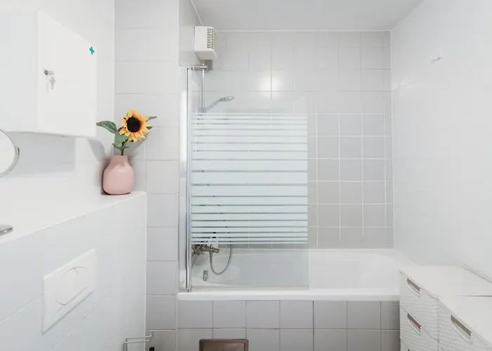 Peaceful Little Retreat, Spacious Free Garage Park Lublaň